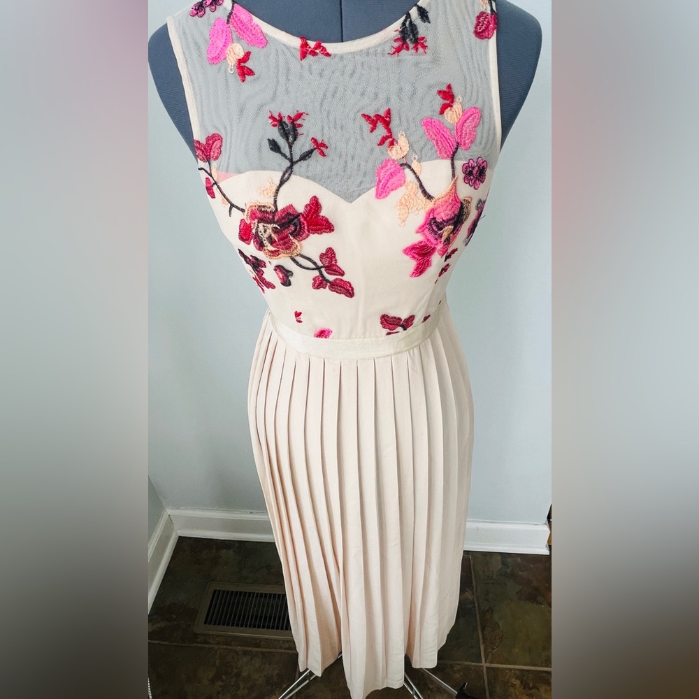 Little Mistress Sz 4 Long Cream Embroidered Flowers Tulle Full Pleated Dress NWT
